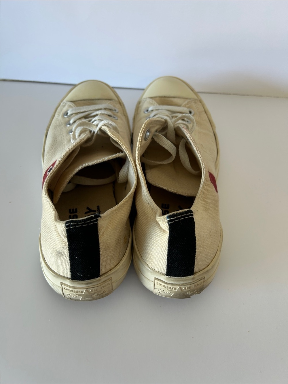 PLAY Comme des Garçons Converse Cream Canvas Sneakers with Red Heart Detail - Picture 3 of 7